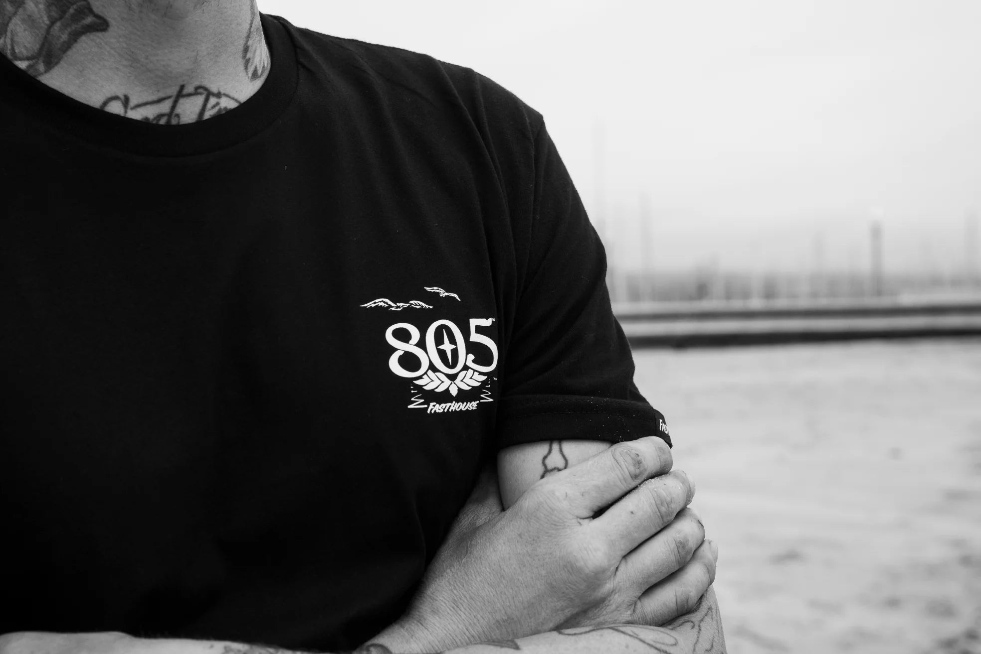 805